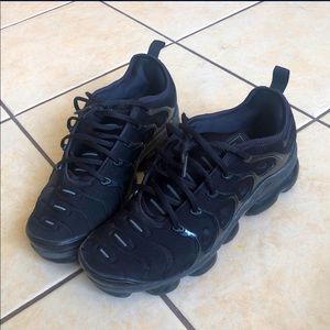 Triple black vapor maxs